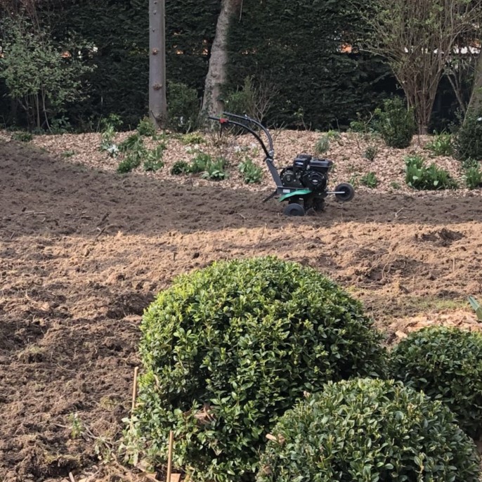 Motoculteur-preparation-sol-gazon-plaquage-mon-petit-jardinier-vente-jardinier-paysagiste-lille-nord-hainaut-tournai.jpeg