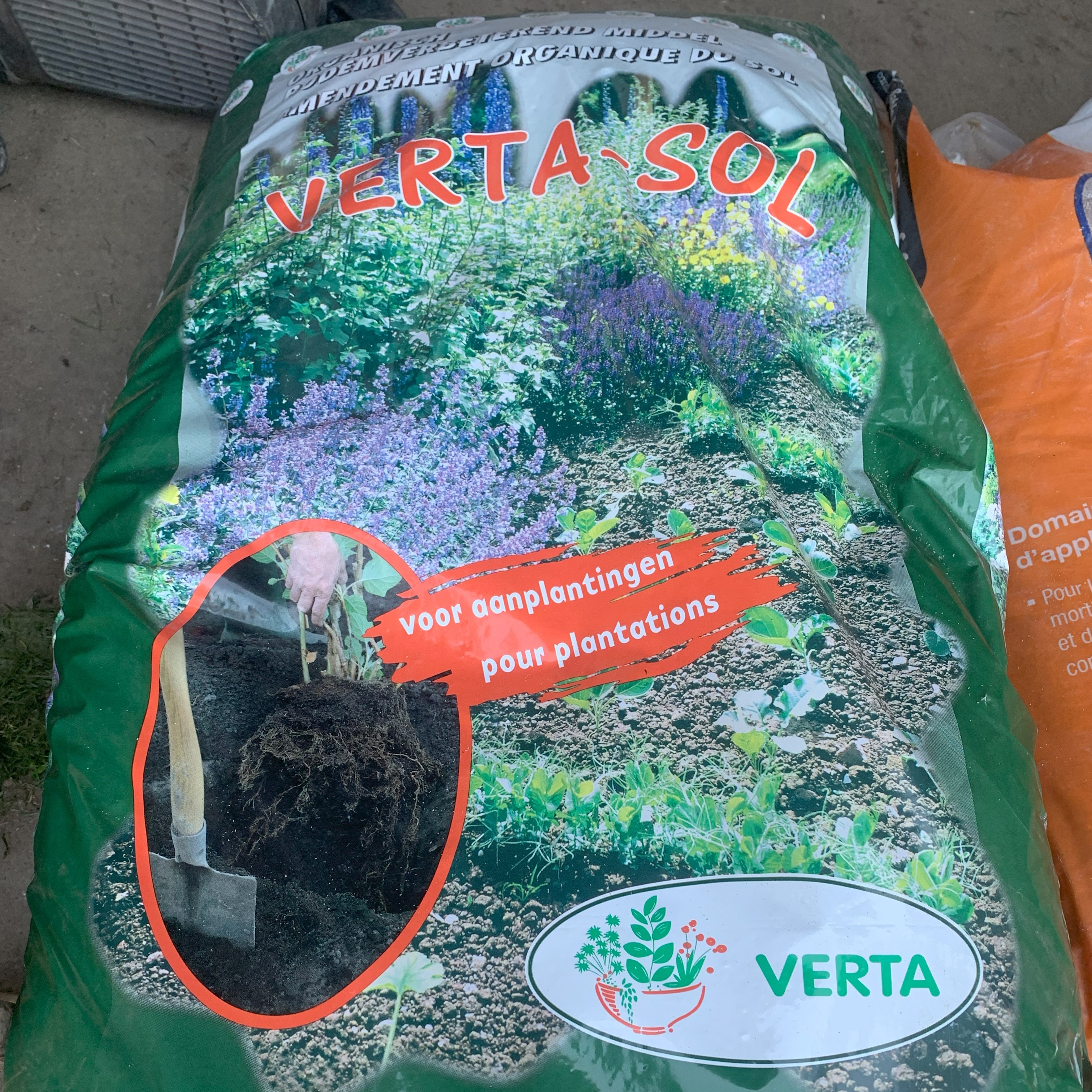 karisol-rognage-amendement-terreau-mon-petit-jardinier-paysagiste-lille-nord-hainaut-tournai.jpg